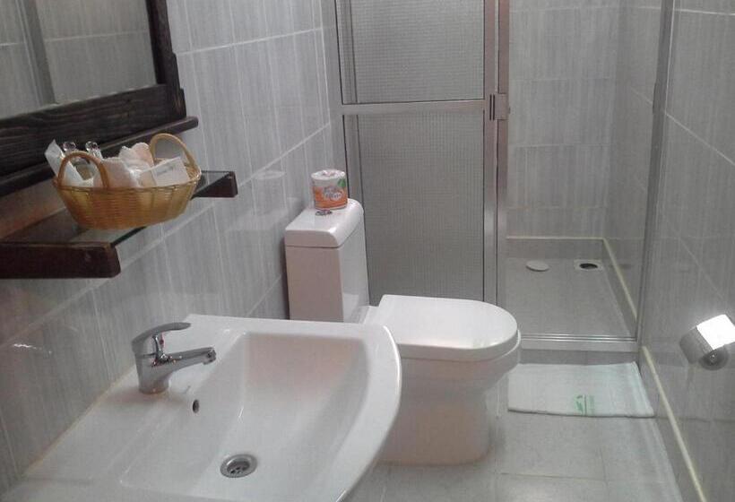 디럭스 룸, The Milimani Lodge