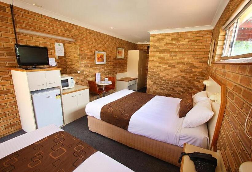 חדר משפחתי, Garden City Motor Inn