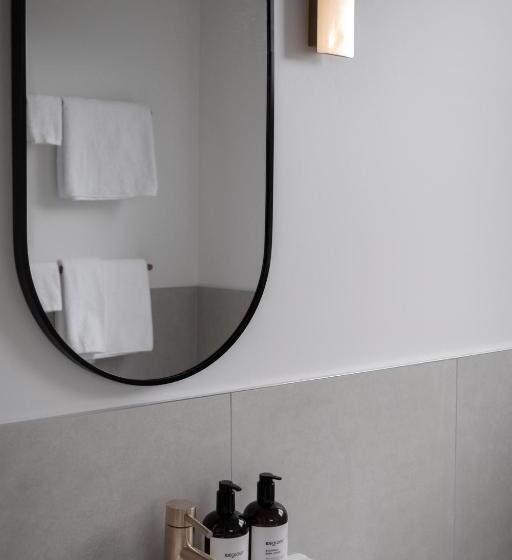 סוויטה, Walton House