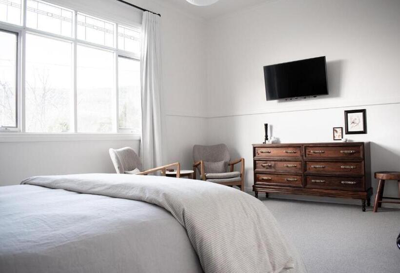 סוויטה, Walton House