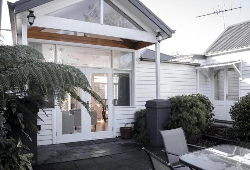 סוויטה, Walton House