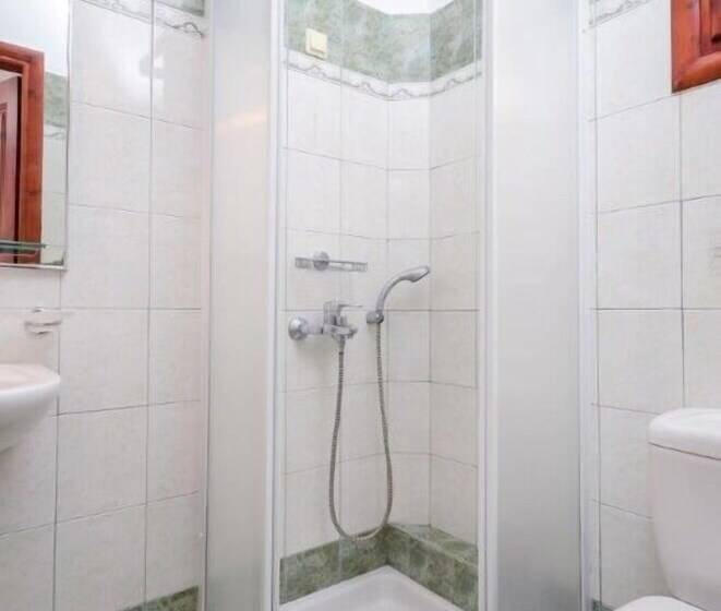 Студия Стандарт, Plaka Hotel I