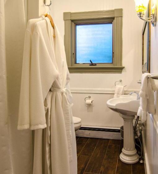 غرفة قياسية سرير كينج, Heart Of The Village Inn