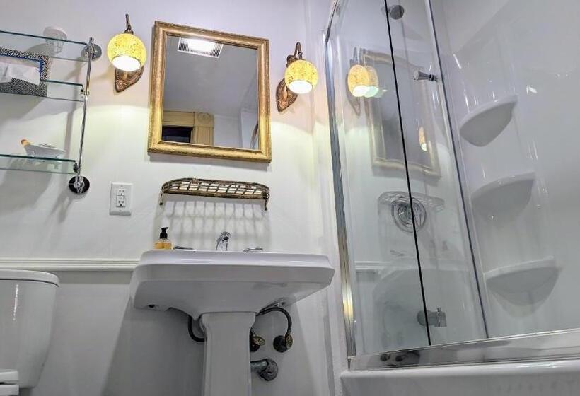 جناح غرفتين نوم, Heart Of The Village Inn