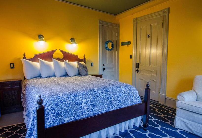 جناح غرفتين نوم, Heart Of The Village Inn