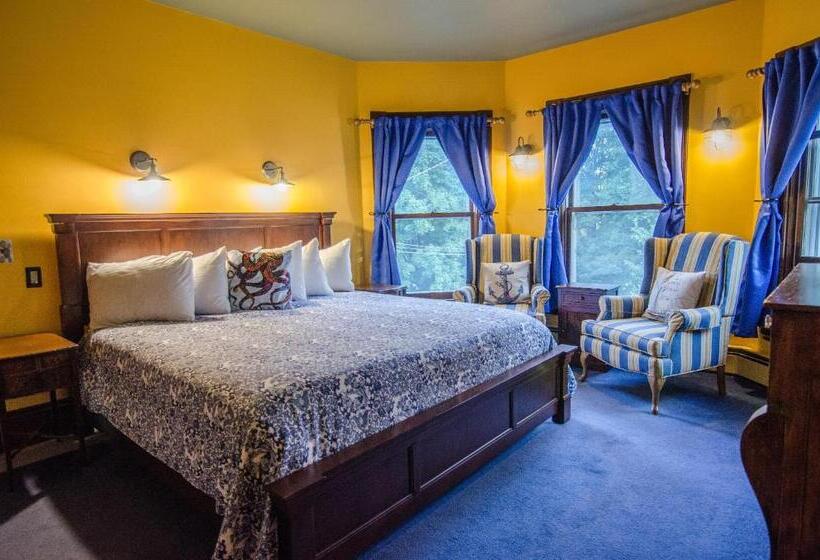 جناح غرفتين نوم, Heart Of The Village Inn