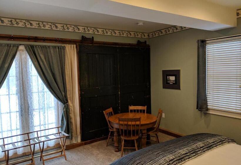 جناح غرفتين نوم, Heart Of The Village Inn