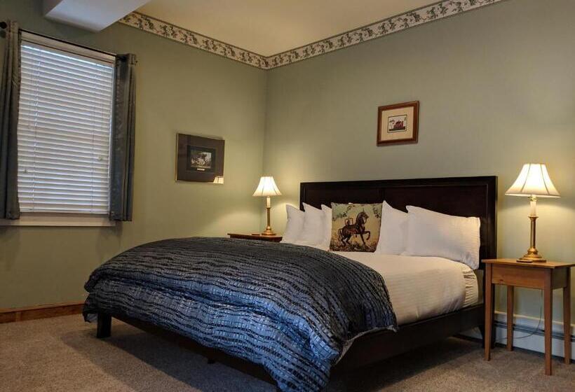 جناح غرفتين نوم, Heart Of The Village Inn