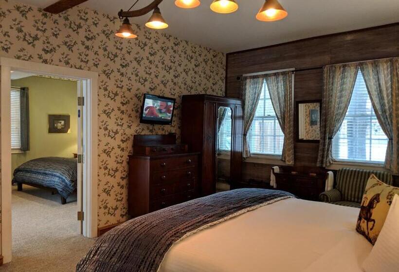 جناح غرفتين نوم, Heart Of The Village Inn