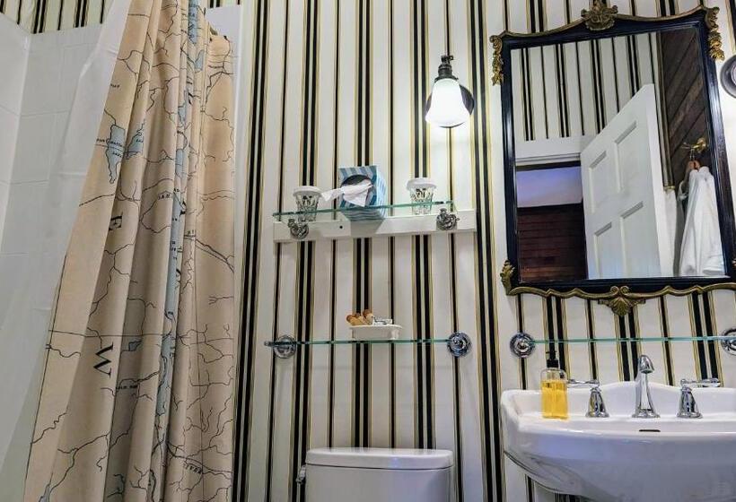 غرفة ديلوكس سرير كينج, Heart Of The Village Inn