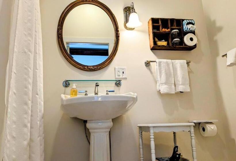 غرفة قياسية سرير كينج, Heart Of The Village Inn