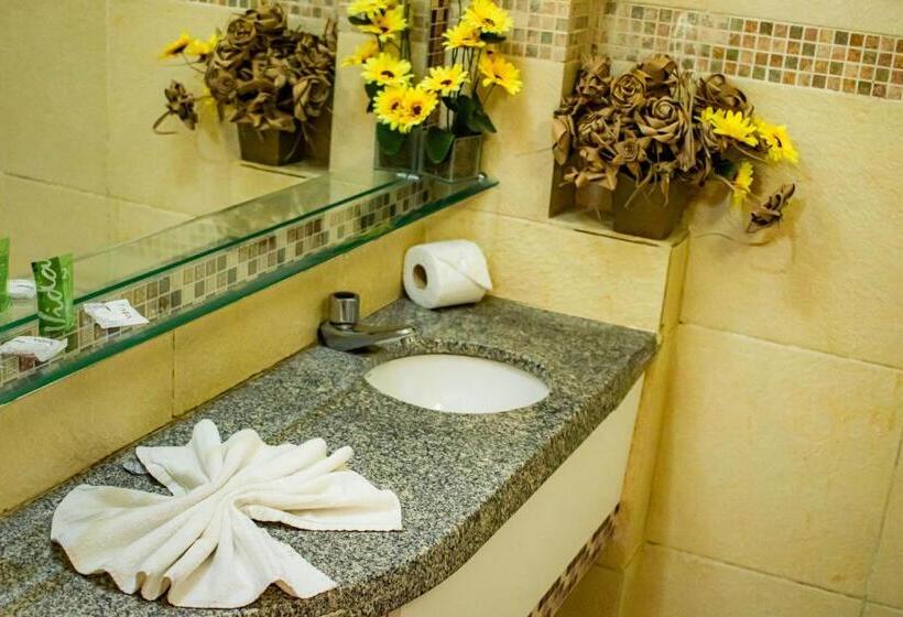 חדר לארבעה סטנדרטי עם מרפסת, Castelo Beach