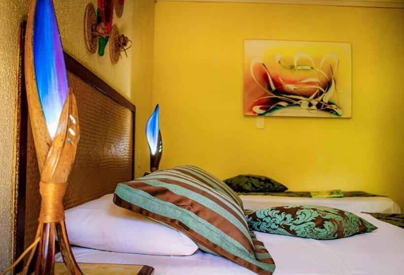 חדר דלוקס לשלושה, Castelo Beach