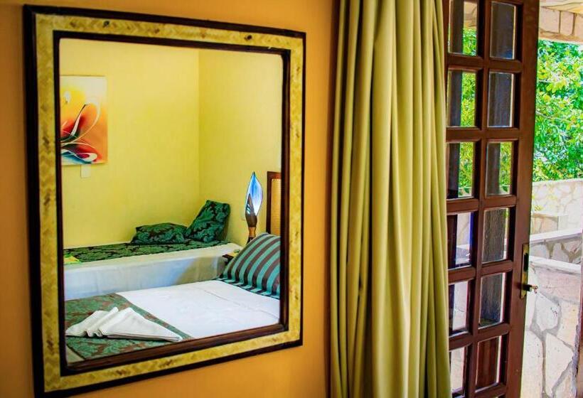 חדר דלוקס לשלושה, Castelo Beach