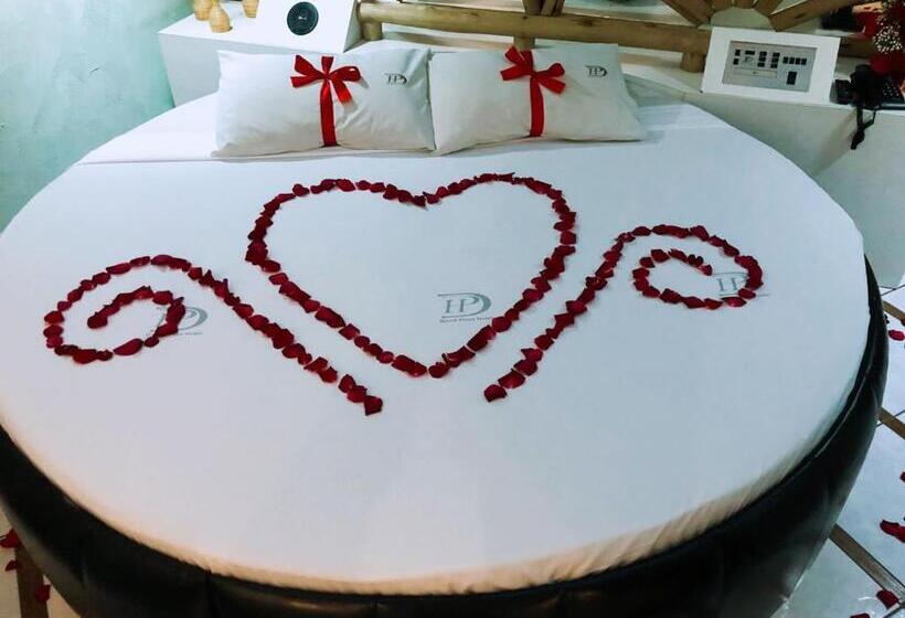 Jakuzili Süit, David Plaza