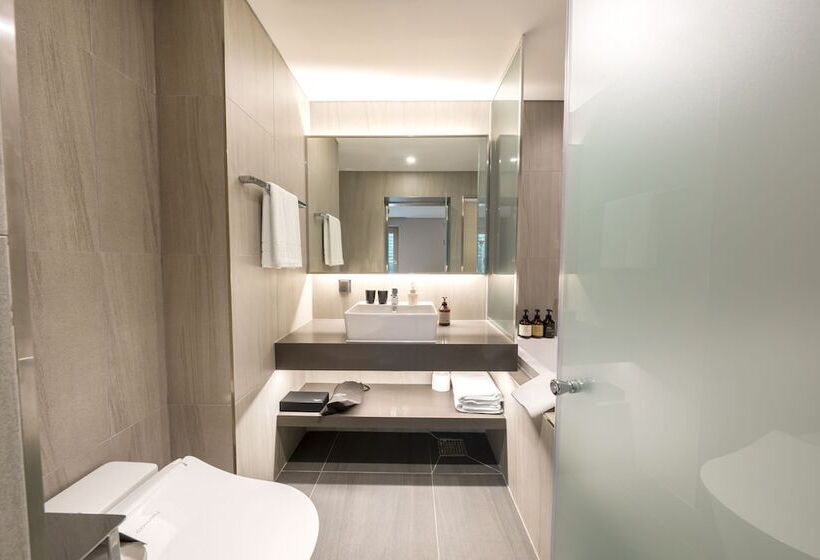 اتاق خانوادگی, Foret The Spa