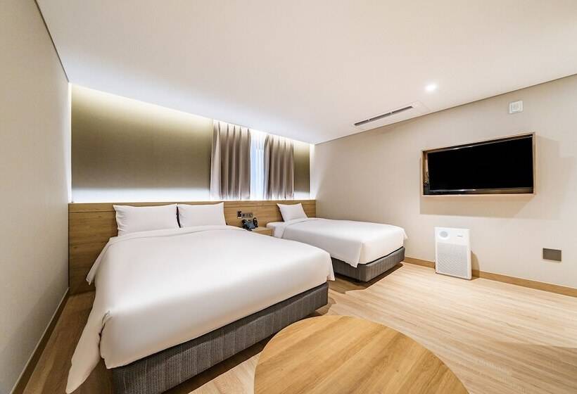 اتاق خانوادگی, Foret The Spa