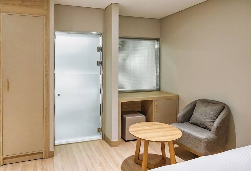 اتاق خانوادگی, Foret The Spa