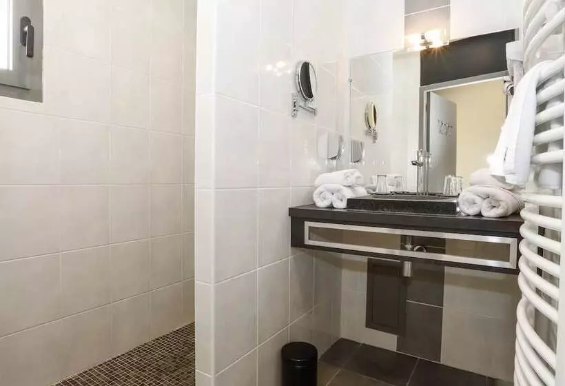 اتاق پریمیوم سه تخته, Le Mas De Castel Piscine Chauffee