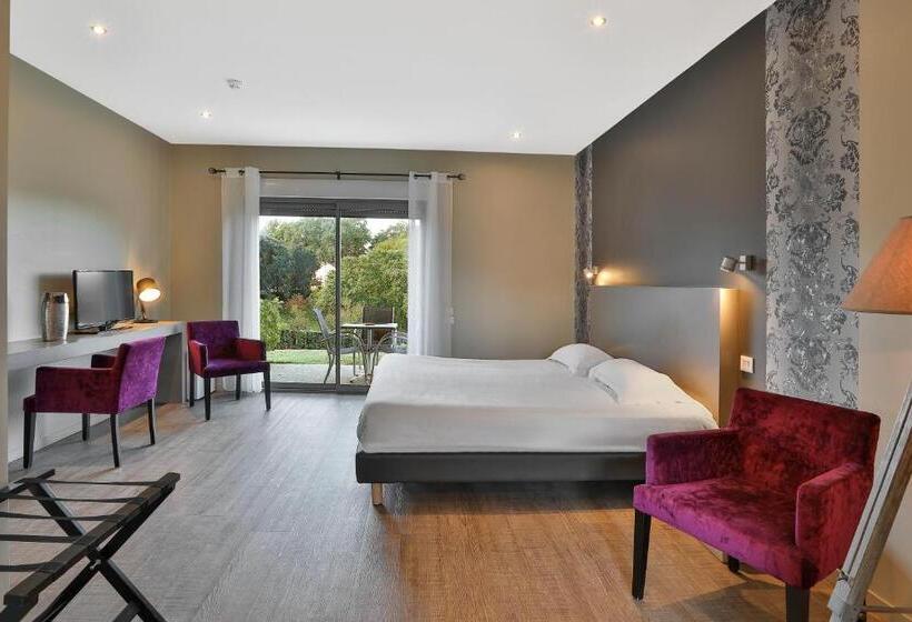 اتاق پریمیوم سه تخته, Le Mas De Castel  Piscine Chauffee