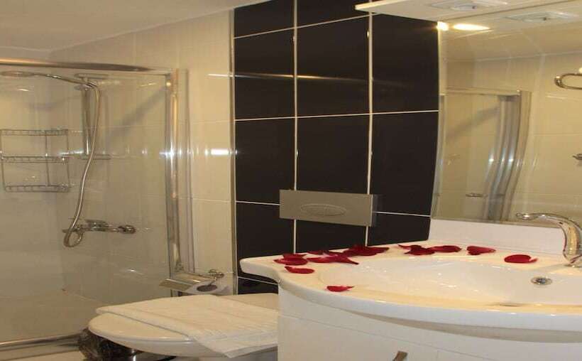 اتاق استاندارد سه نفره, Nagehan Hotel Old City