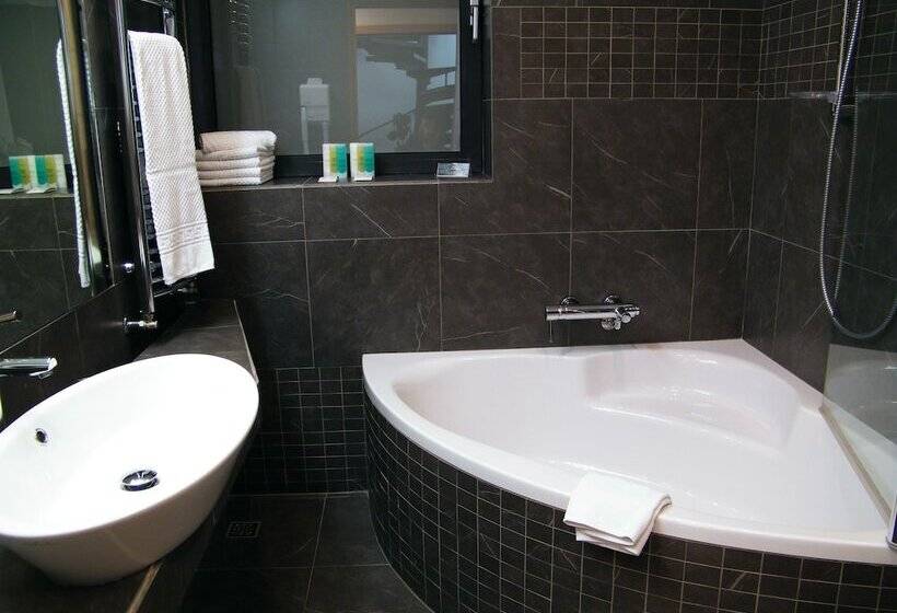 غرفة عائلية, President