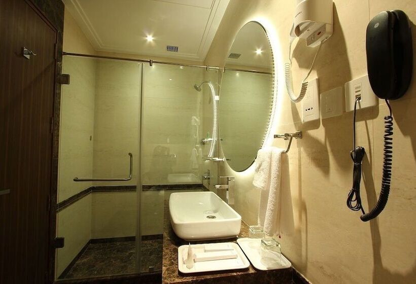 Junior Suite, Riverview