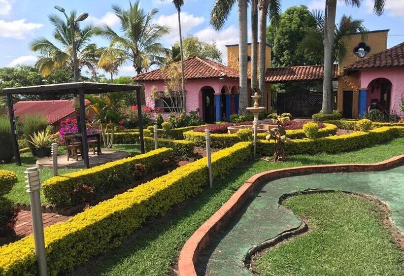 スタンダードバンガロー, San Antonio Del Cerro