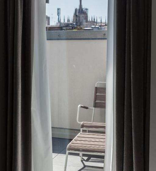 سوییت جونیور با چشمانداز شهر, Senato Hotel Milano