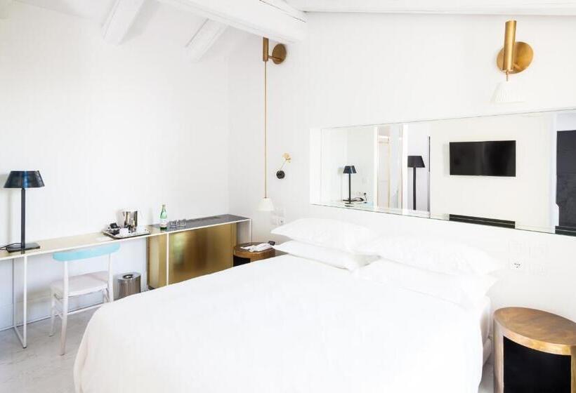 سوییت جونیور با چشمانداز شهر, Senato Hotel Milano