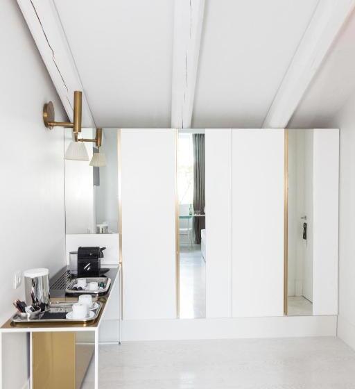 سوئیت جونیور با تراس, Senato Hotel Milano