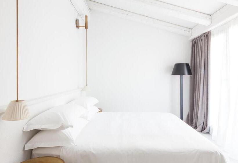 سوئیت جونیور با تراس, Senato Hotel Milano