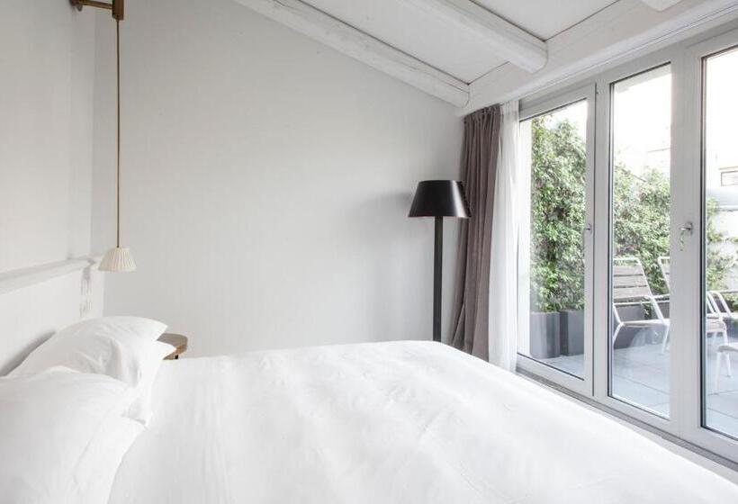 سوئیت جونیور با تراس, Senato Hotel Milano