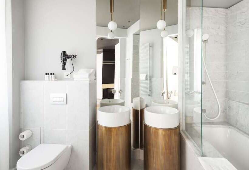 سوییت جونیور با چشمانداز شهر, Senato Hotel Milano