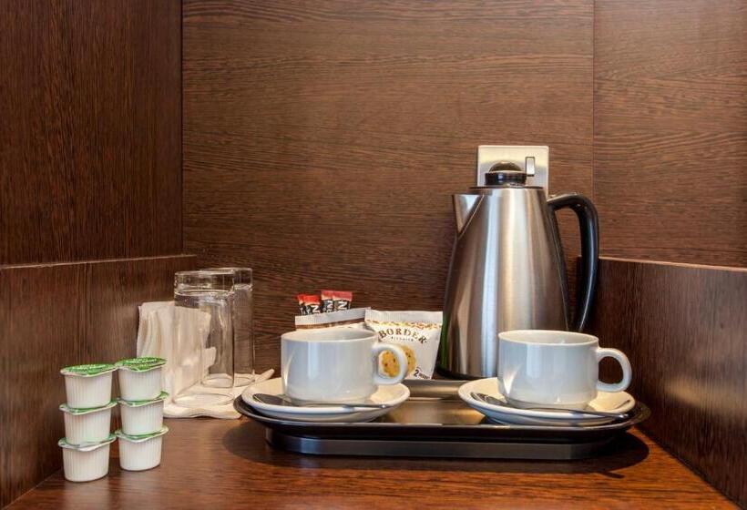 标准三人间, Hotel Shepherds Bush London