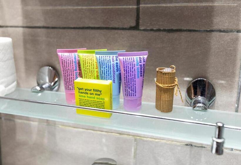 四人标准间, Hotel Shepherds Bush London