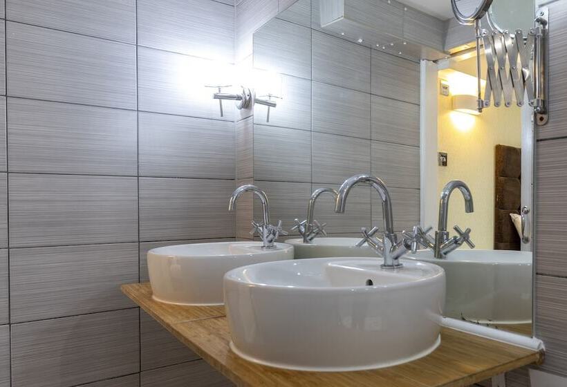 四人标准间, Hotel Shepherds Bush London