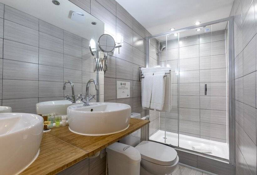 四人标准间, Hotel Shepherds Bush London