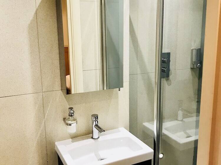 家庭套房, The Melville Hotel By Rokxy  Kings Cross