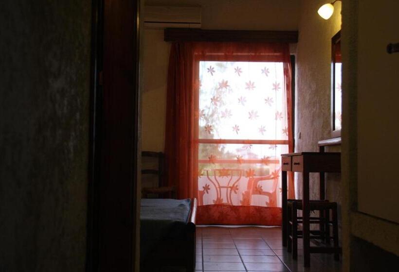 חדר סטנדרט נוף לבריכה, Violetta