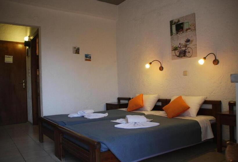 חדר סטנדרט נוף לבריכה, Violetta