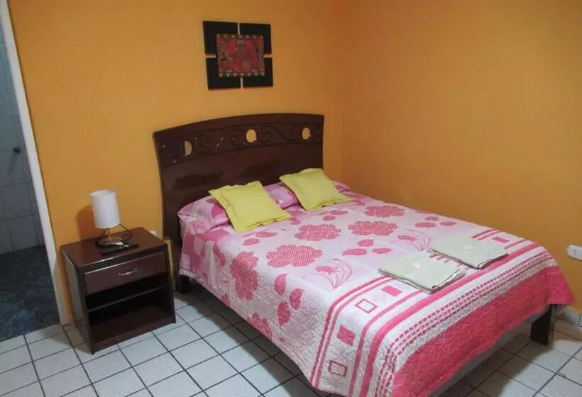 スタンダードルーム, Kurmi Hostel Lima Airport