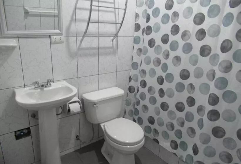 スタンダードトリプルルーム, Kurmi Hostel Lima Airport