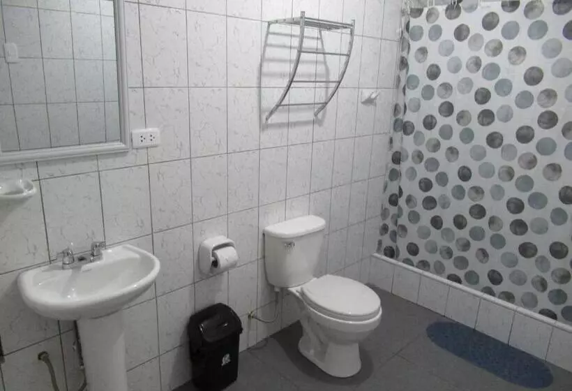 スタンダードトリプルルーム, Kurmi Hostel Lima Airport