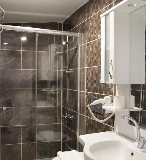 اتاق استاندارد چهار تخته, Nagehan Hotel Old City