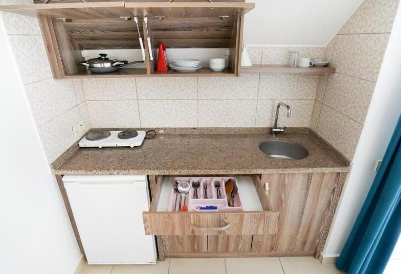 标准工作室, Cleopatra Ada Apart