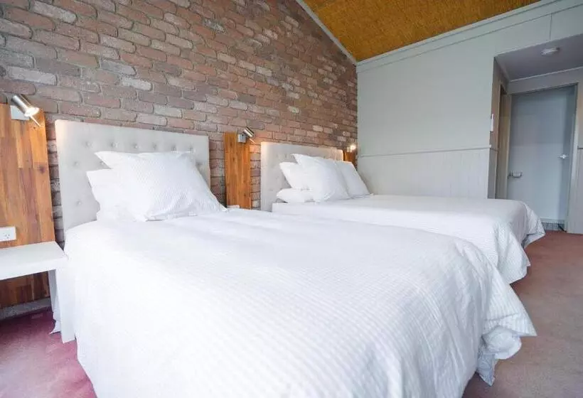 Suite, Farnham Court Motel And Restaurant