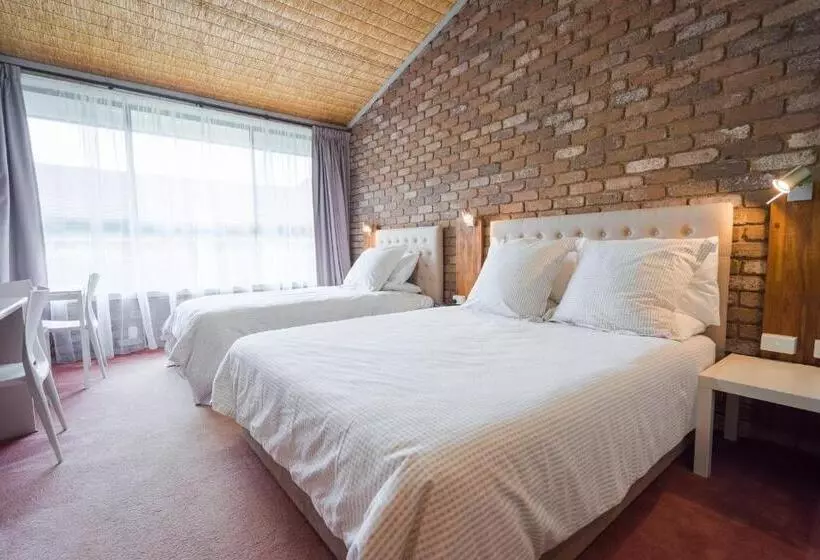 Suite, Farnham Court Motel And Restaurant