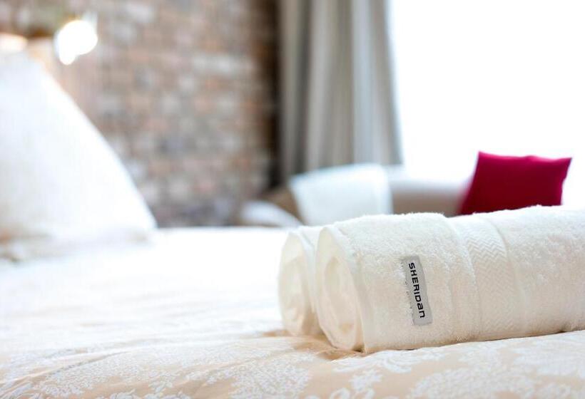 스위트 킹사이즈 침대, Farnham Court Motel And Restaurant