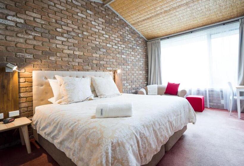 מיטת קינג בסוויטה, Farnham Court Motel And Restaurant